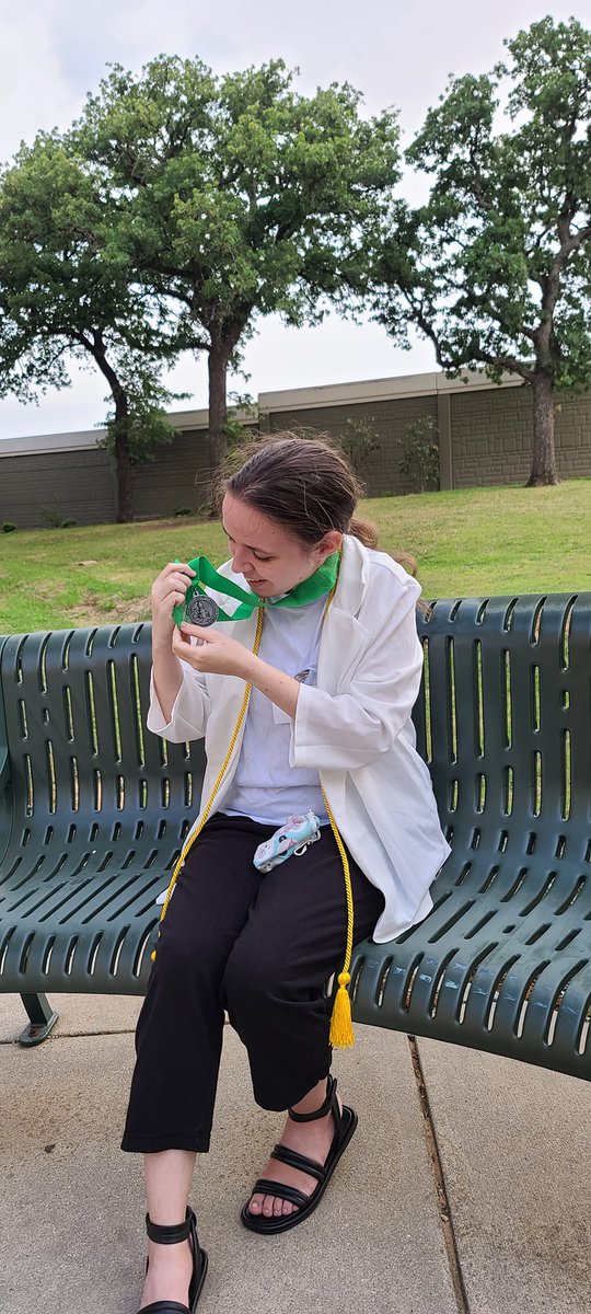 texasphotochick's tweet photo. My girl with her medal. She received the Distinguished Honors College Scholar award at UNT. #UNTCVAD #UNT2022 https://t.co/TI43lcrFnr