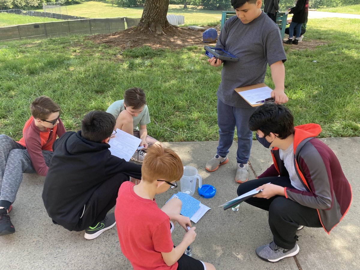 Ms. Patterson’s Ss used the PASCO water probes to investigate water quality in the creek behind their school. Ms. Rauton did the lab with her Ss yesterday. Thanks Ms. Krivsky for the extra resources. ⁦@WileyMS⁩ ⁦@WSFCS_Science⁩ #wedosciencewell