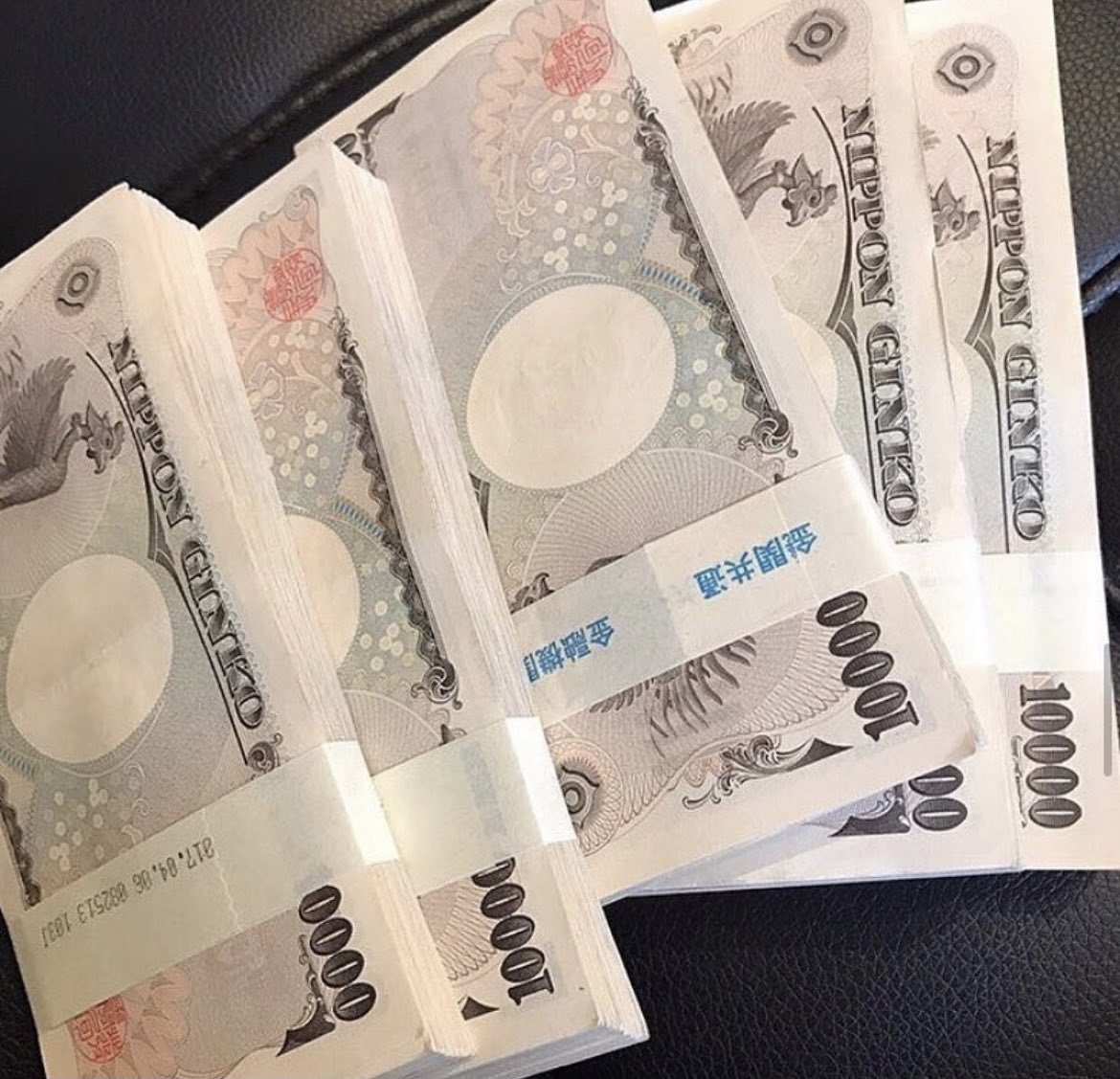 daimonyusaku's tweet image. 1日10万円を10名様に配布していきます。

【参加方法】
①フォロー＆リツイート
②固定ツイートのRT