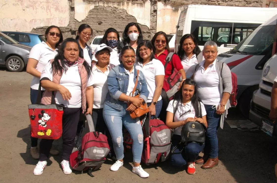 BereOlmoss's tweet photo. ¡Un logro más para la educación en el #EdoMéx! No hay mayor felicidad que saber que los niños de #Texcoco y #Temac nuevamente están recibiendo materiales educativos, aunque pronto terminará el ciclo escolar nada les faltará para cerrar el año con todas las herramientas. 📚📖🧮📝 https://t.co/ztX31Y28l1