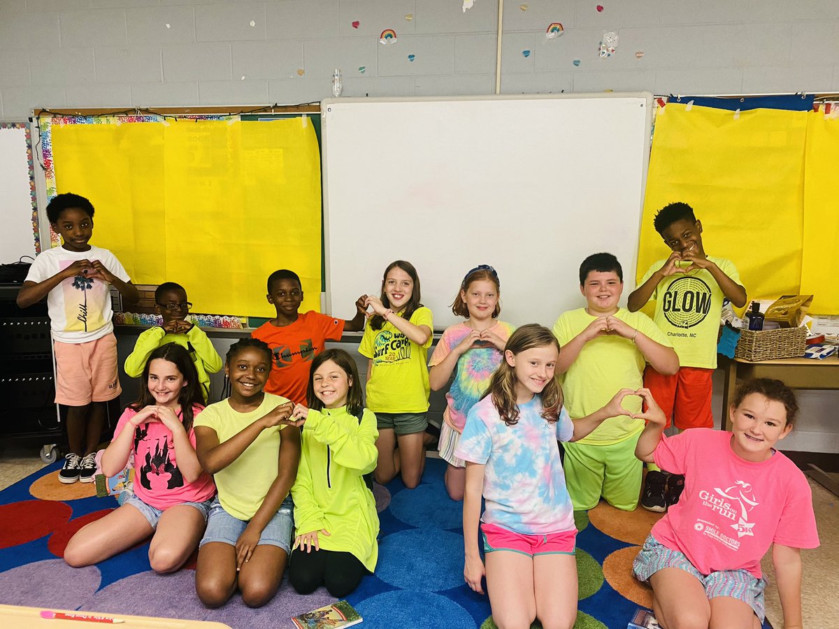 Deemples25's tweet photo. Thank ypu teachers! You always brighten our day ❤️❤️❤️ #neoncolorsday #TeachersAppreciationWeek https://t.co/lEpaBcccxY