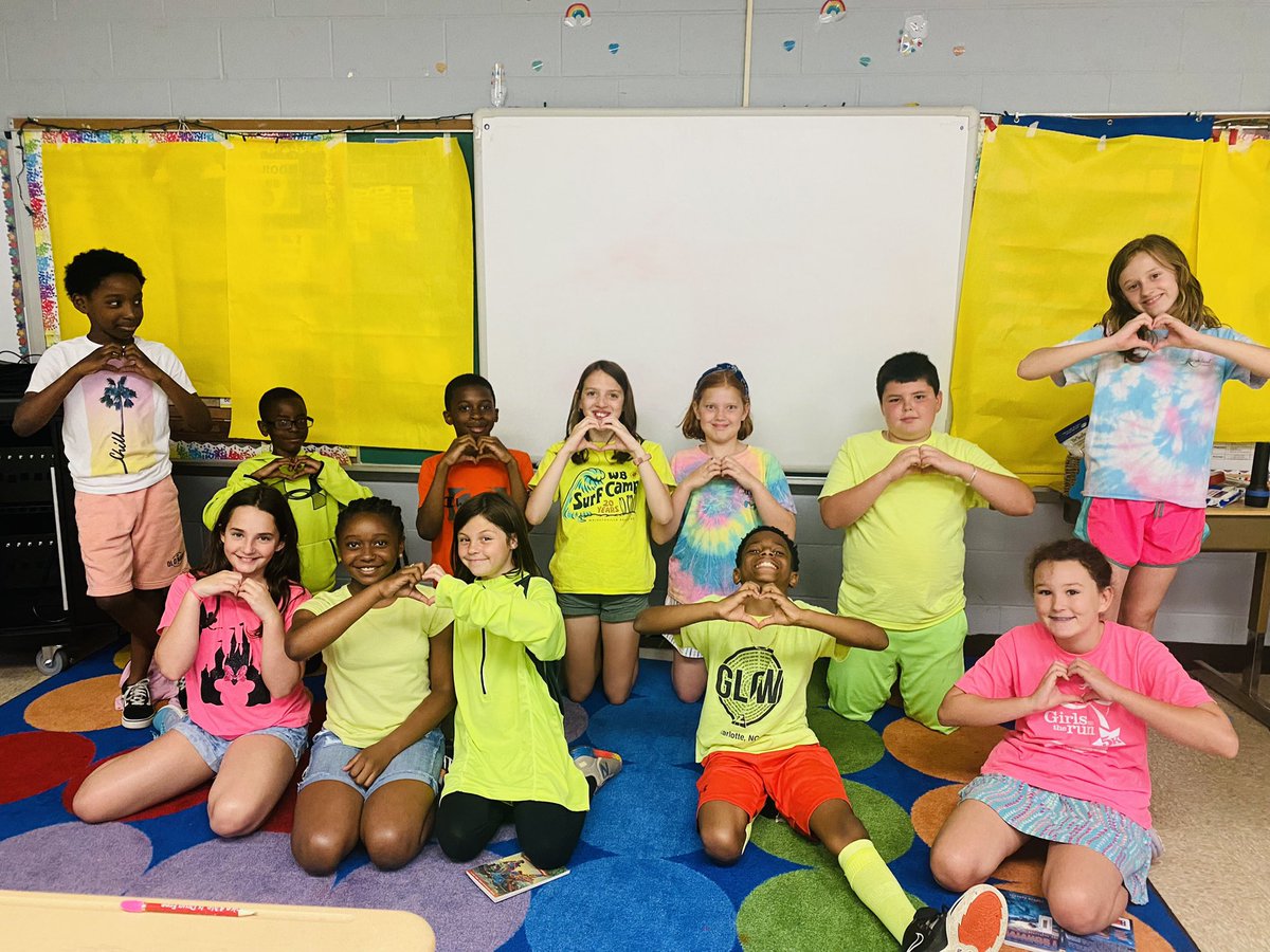 Deemples25's tweet photo. Thank ypu teachers! You always brighten our day ❤️❤️❤️ #neoncolorsday #TeachersAppreciationWeek https://t.co/lEpaBcccxY