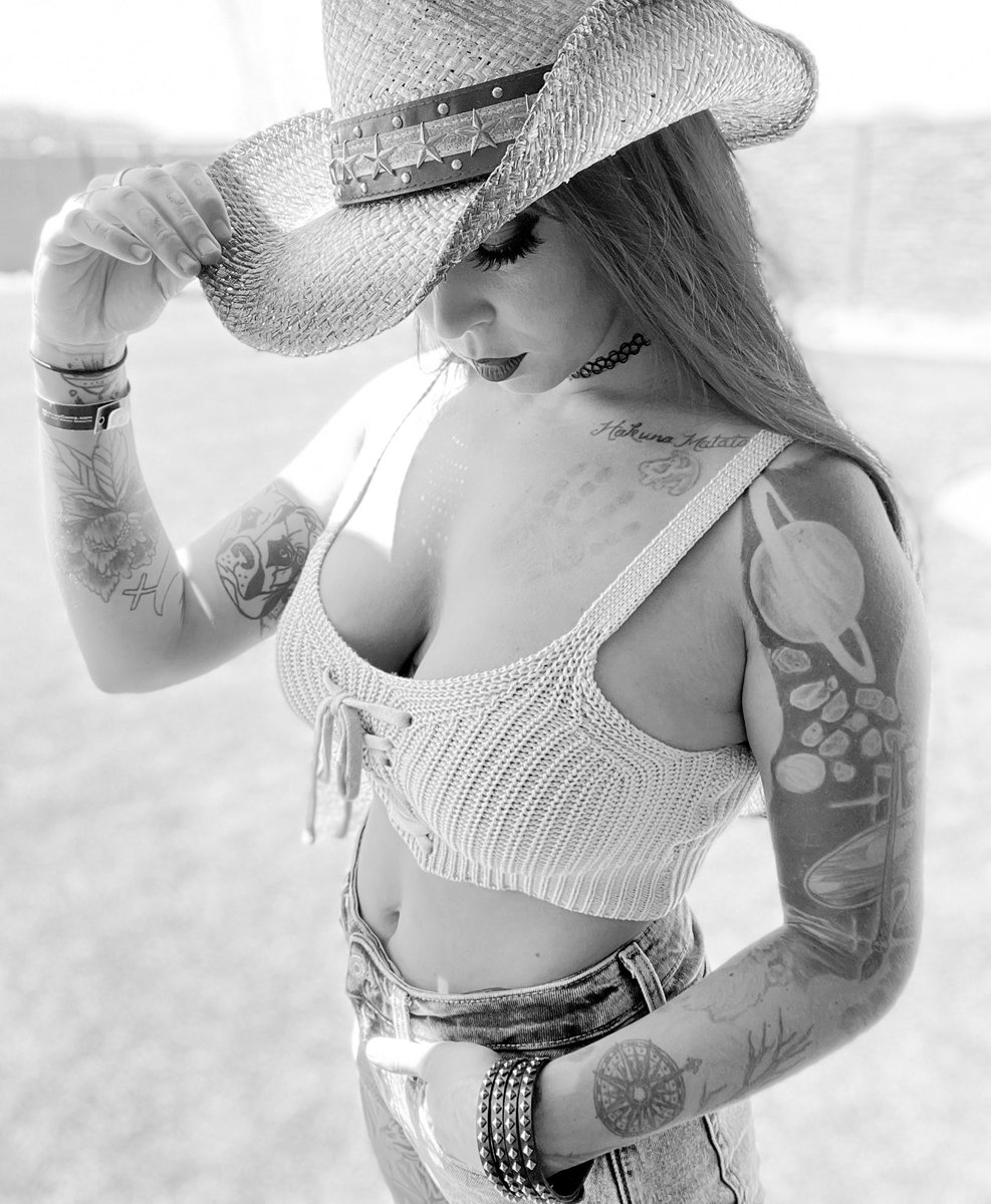 thirsttrip's tweet photo. Save a horse, ride a cowboy.. 

anyone need a ride? 😌 https://t.co/W5yKqvntBv