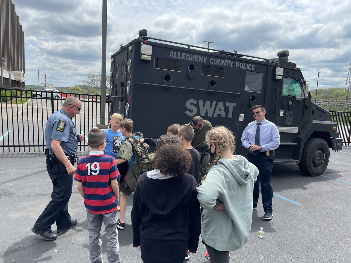 PGHTransitPD's tweet photo. Today at @BBBSPgh Bigs in Blue @AlleghenyCoPD SWAT put on an awesome demo for the kids from Aiken Elementary @KOGoldenEagles and then gave them a ride back to school in the Bear!!! #ACCAPT https://t.co/rFJhpzOj6D