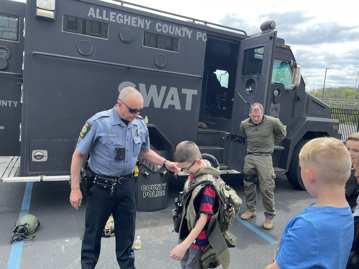 PGHTransitPD's tweet photo. Today at @BBBSPgh Bigs in Blue @AlleghenyCoPD SWAT put on an awesome demo for the kids from Aiken Elementary @KOGoldenEagles and then gave them a ride back to school in the Bear!!! #ACCAPT https://t.co/rFJhpzOj6D