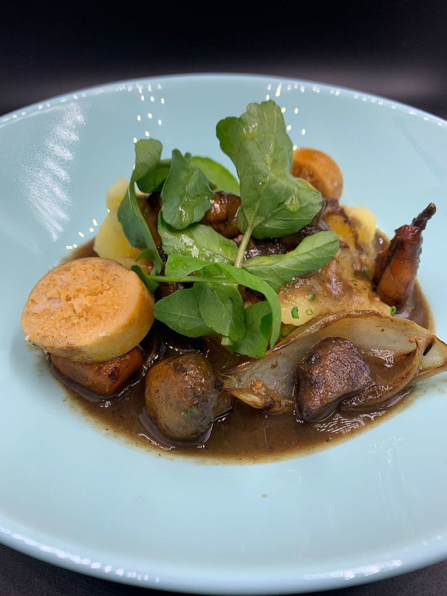 joaodiamantee's tweet photo. Bourguignon Do Mar \\ Miúdos de Peixe \\ Cenoura, Cebola e Cogumelo Paris\\ Mandioca Cozinha c Manteiga da Terra\\ Agrião.
.
.
#ocya #chef #chefabordo #joaodiamante #menu #menudegustacion #food #michelinstar #50bestrestaurants #mar #frutosdomar #camarao https://t.co/bxnBiKKFns