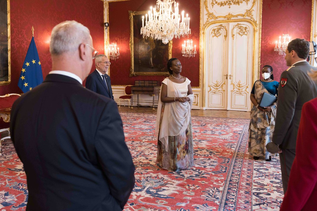 RwandaInGeneva's tweet photo. On Thursday, May 5, 2022, Ambassador Marie Chantal RWAKAZINA presented her credentials to H.E. Alexander Van del Bellen, Federal President of Austria. The ceremony took place in #Vienna, #Austria. @MCRwakazina, @RwandaMFA https://t.co/ayIIfNSMdM