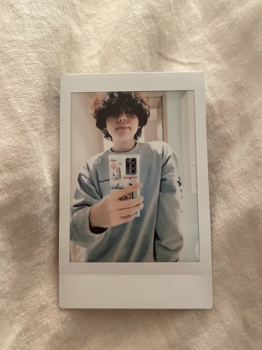 blockbuzzzter's tweet photo. Anyways…look at Zico he beautiful. So beautiful I had to print the photo so he can be in my wallet. In my wallet so I can have that thang on me at all times https://t.co/sTqx1ayPfS
