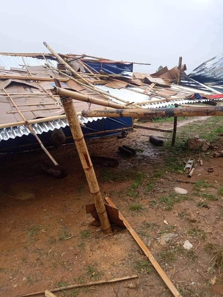 Chanapai247's tweet photo. As we can see in photos, some refugee camps in #Phaekhon and #Fruso were destroyed by gusty winds. According to spokesman of the camps, they are in urgent need of mosquito-nets, medicine supplies, detergents and soaps to fight off the dengue fever.
#2022May6Coup https://t.co/aEpE1wxGwE