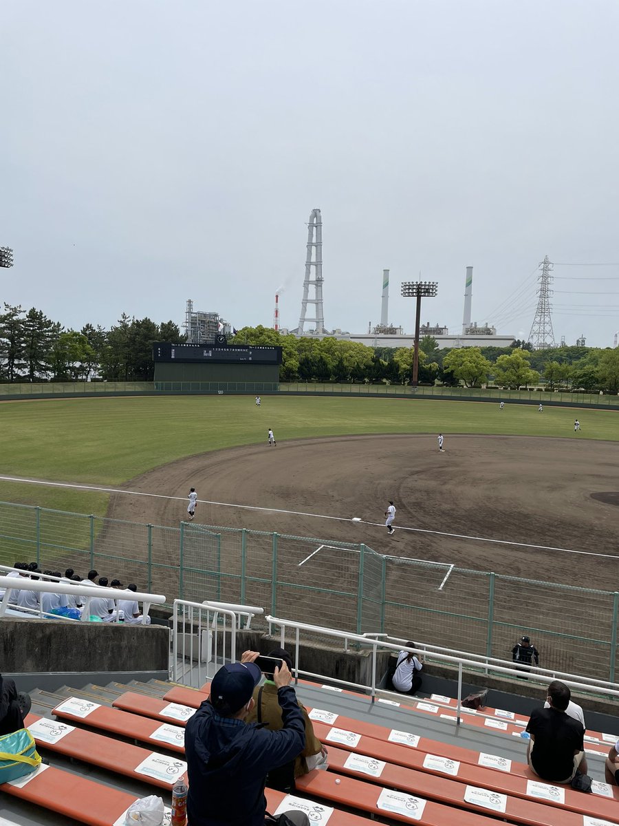tusi244's tweet photo. 今日は、高校野球三重県大会の決勝を久

しぶりに観戦しています。

やっぱ高校野球はいいですね。

ウチの次男もこんな場所に立てるんやろ

うか？

ガンバレ‼️ウチのチビさん。

#sdg
#高校野球
#昭和電機 https://t.co/sog6EqlxV8