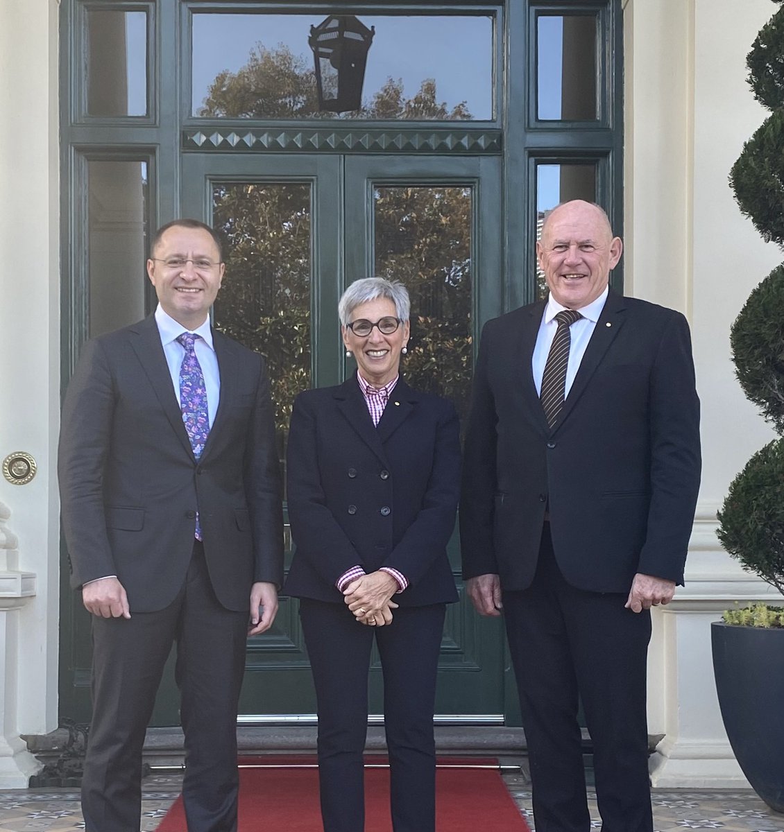VicGovernor's tweet photo. Victoria is home to the largest Ukrainian community in Australia. A pleasure to welcome His Excellency Vasyl Myroshnychenko, Ambassador of Ukraine, and Stefan Romaniw OAM, Co-Chair of the Australian Federation of Ukrainian Organisations, to Government House @UKRinAUS @Ozeukes https://t.co/AJAQgyj3Jm