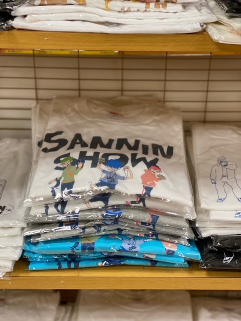 KinoUmeda's tweet photo. 取り扱い商品は様々！
・Tシャツ(種類多数)👕
・あの‼️ボードゲームと拡張パック💕
・アクリルスタンドや缶バッチ(種類多数)
・ノートやブロックメモ📒
などなど…
豪華ラインナップですのでこの機会に是非お越しくださいませ✨A.T https://t.co/myHIBbl5ob