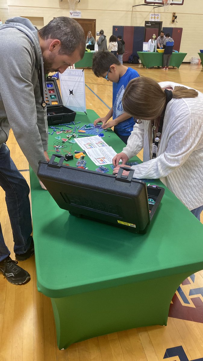 MarshallUsd259's tweet photo. Stem night fun with Exploration Place at Marshall Family last tonight! Ohh what fun we had!!

#Fun #STEM #ExplorationPlace #WeareMarshall #SomosMarshall #WPS #WPSProud @WichitaUSD259 https://t.co/tbXfmwi9Ha