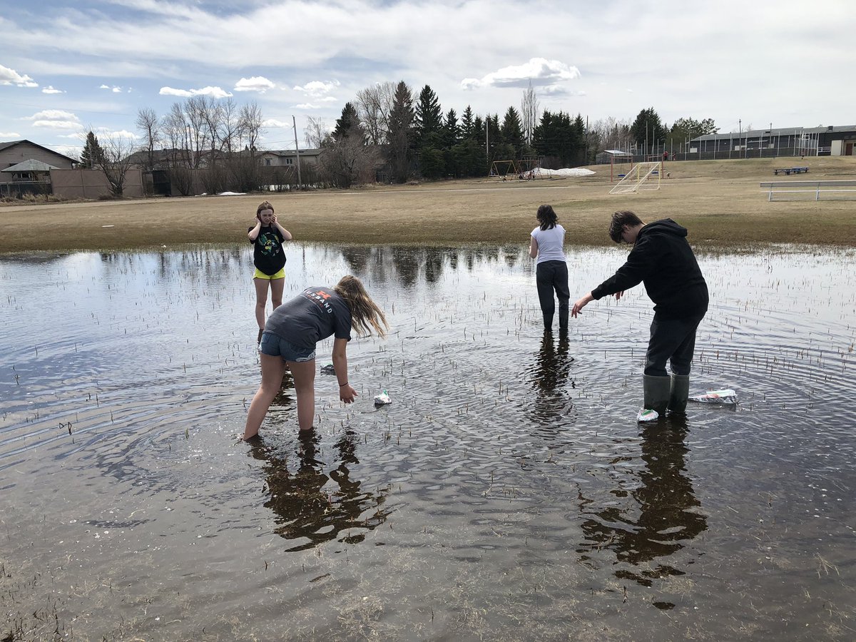 mc_school1's tweet photo. The grade 7/8 class went back outside and added hundreds cubes for weight to their boats. The top designs all held up until there were 750 cubes on board. It was a great science day and we look forward to discussing design and buoyancy! https://t.co/FMaXpig7mq
