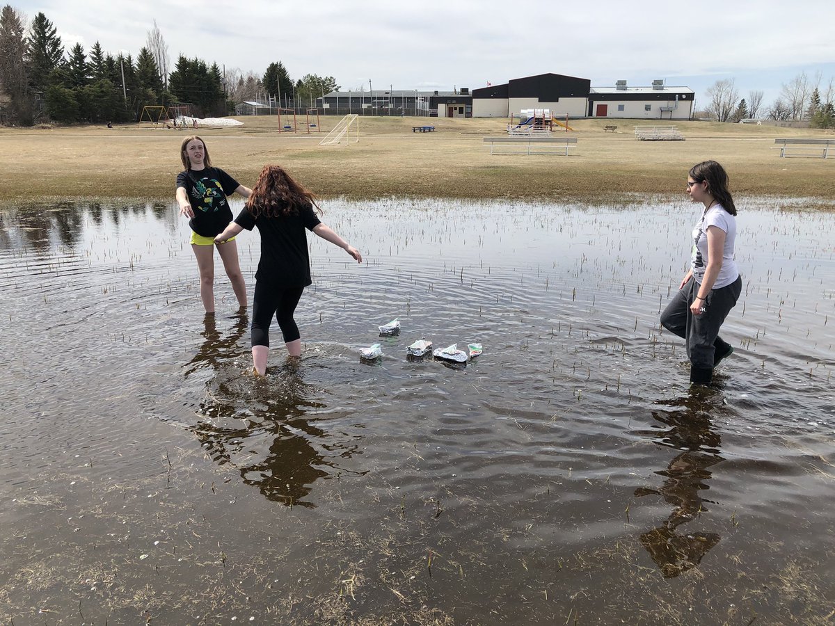 mc_school1's tweet photo. The grade 7/8 class went back outside and added hundreds cubes for weight to their boats. The top designs all held up until there were 750 cubes on board. It was a great science day and we look forward to discussing design and buoyancy! https://t.co/FMaXpig7mq