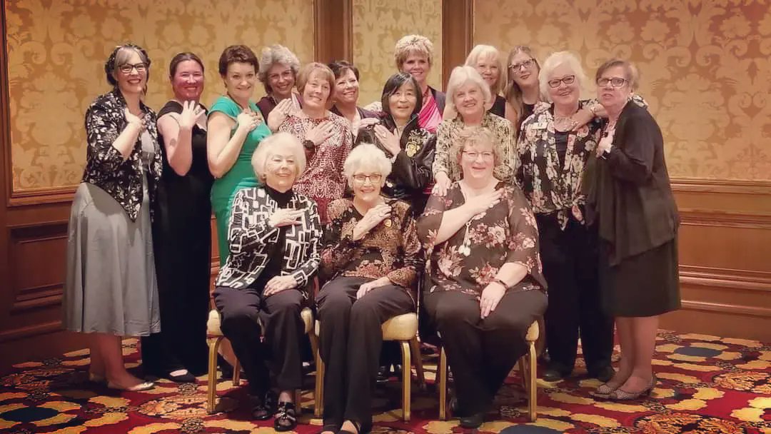 SoroptimistDSM's tweet photo. A wonderful #SIARegionConference2022! @Soroptimist_RMR &amp; @SoroptimistNCR members approved our #PeaksToPlains merger! #DesMoines club members Andrea &amp; Alice were installed as 2022-2024 Co-Governor &amp; District VI Director.
#Soroptimist #GlobalImact #NonProfitOrganization #DreamOn https://t.co/WQmAU4ZNe0