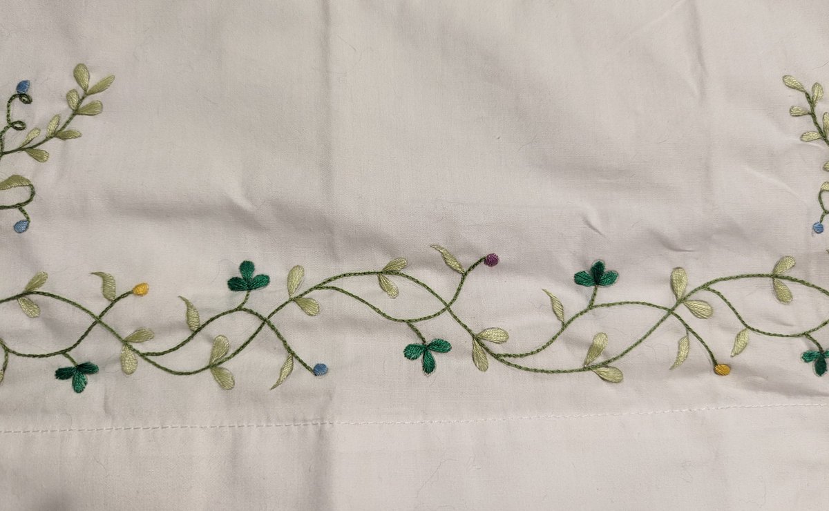 aethelfleds's tweet photo. Finally finished my pillowcase based on a 1794 embroidery pattern from @ladysmagproject (original in replies) https://t.co/apyI366dsj