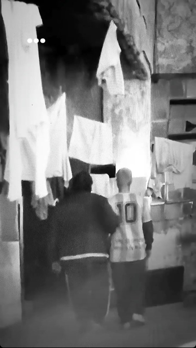 emii_erick's tweet image. Diosito y Marito bailando fue una escena que reproducí unas 10 veces para olvidarme de todo lo anterior.
Nico Furtado y Claudio Rossi se comen la serie completa en dos panes.
#ElMarginal5