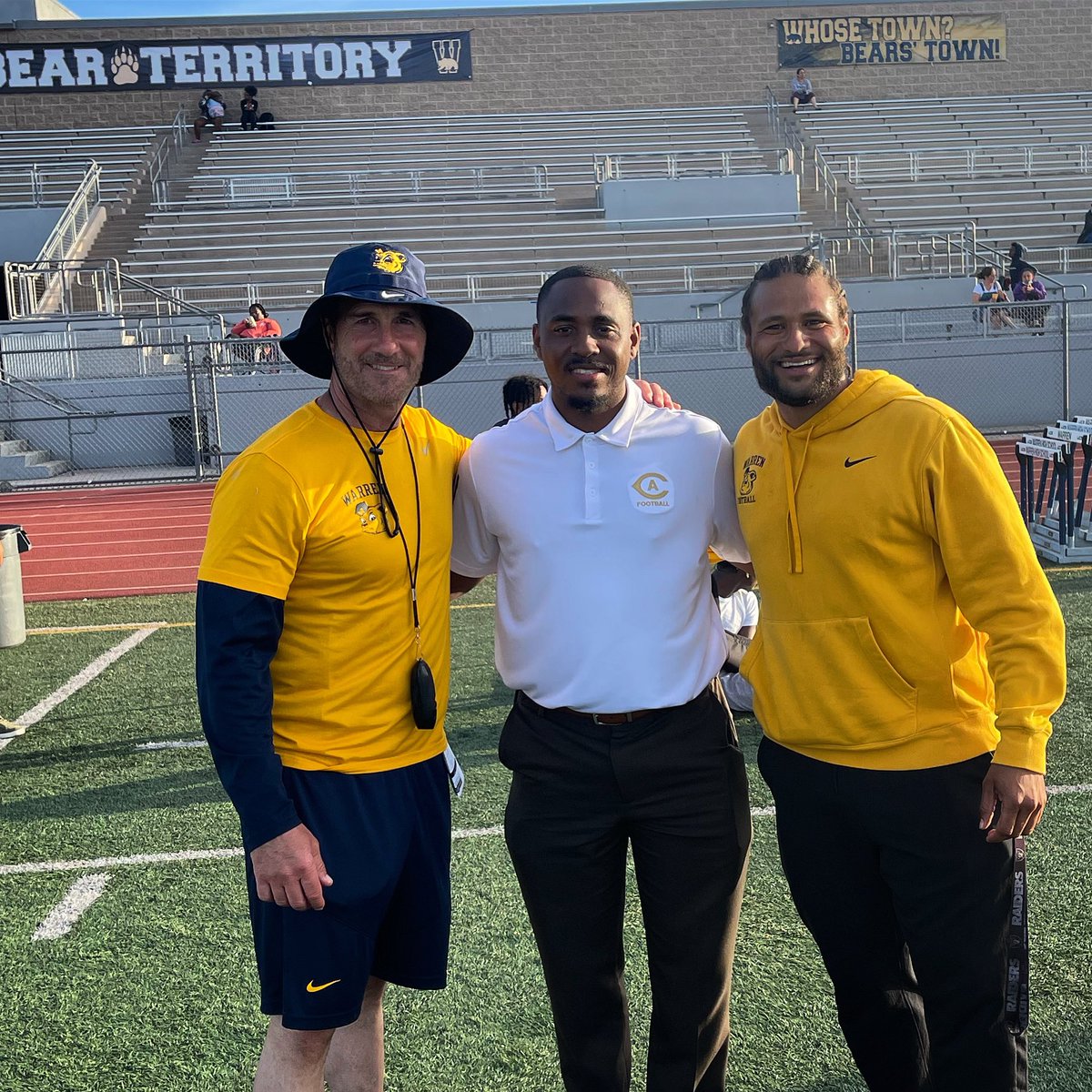 COACHSTACE_'s tweet photo. THANK YOU TO COACH BROWN AND @ucdavis FOR COMING THROUGH CHECKING OUT MY GUYS!
#NEWWARREN https://t.co/27sG1MVZmC