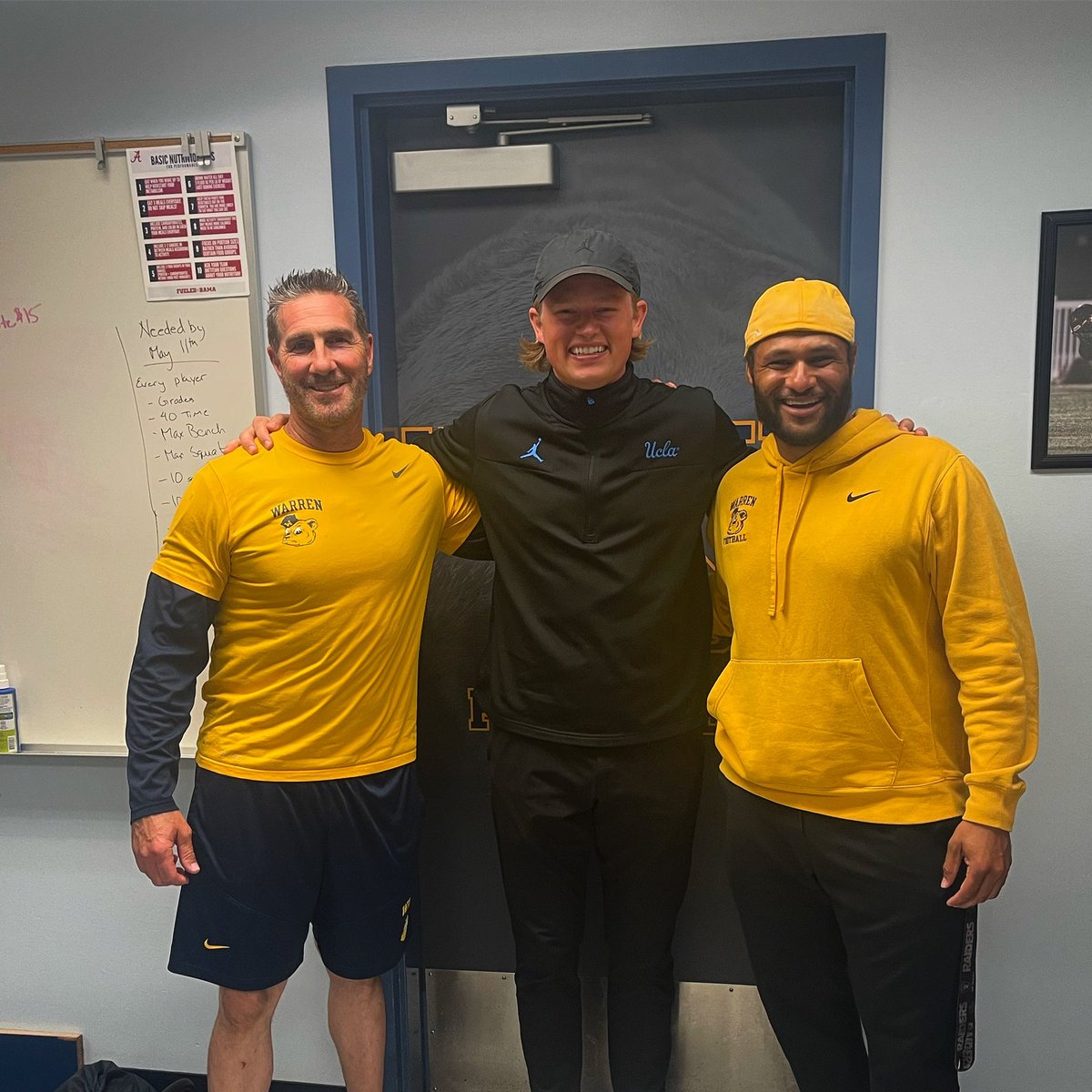 COACHSTACE_'s tweet photo. THANK YOU TO COACH NEUHEISEL AND @UCLAFootball FOR COMING THROUGH AND CHECKING OUT MY GUYS!
#NEWWARREN https://t.co/FvHm2mdYz8