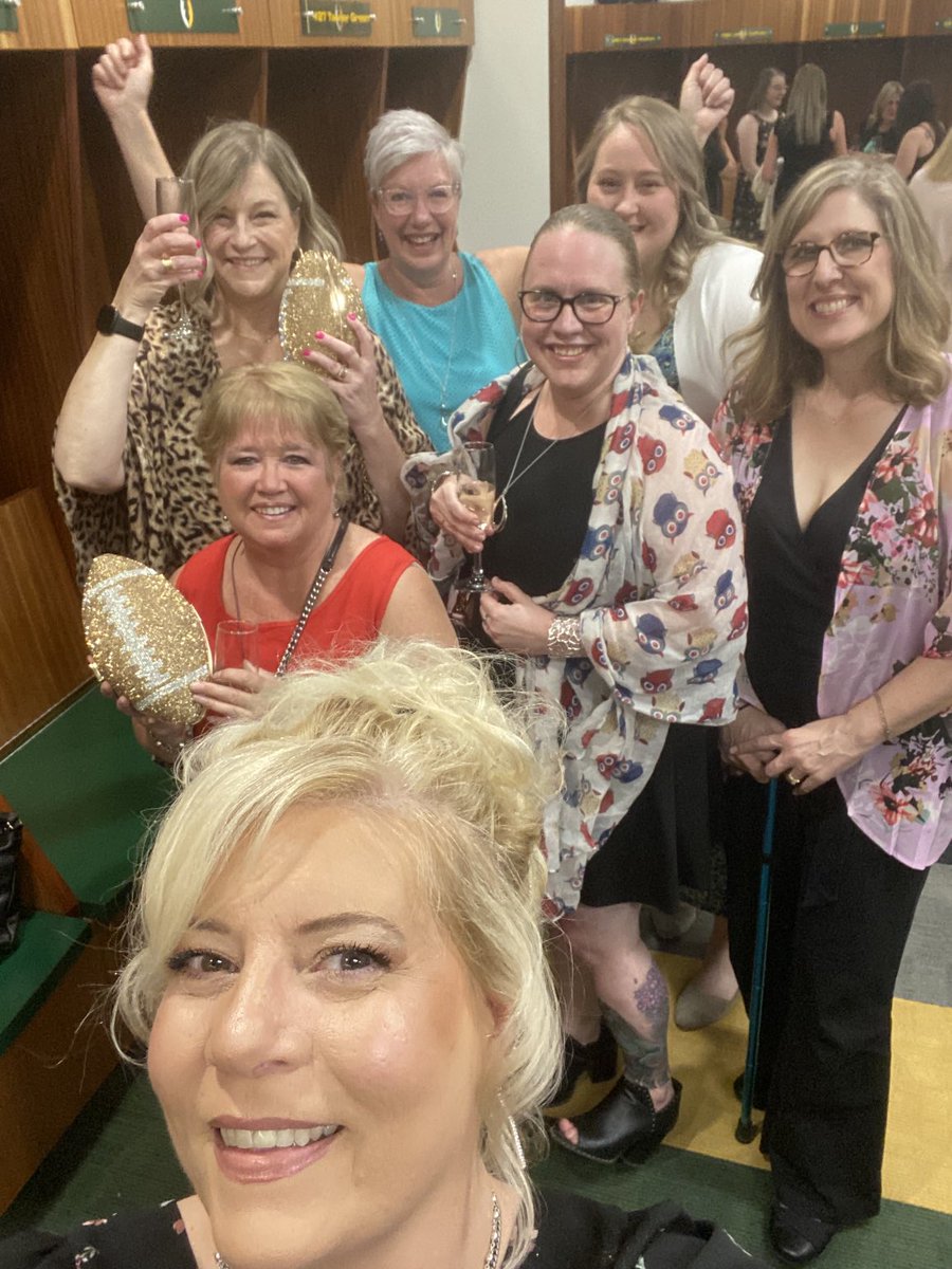 TrixieLeRue's tweet photo. Just having a little fun in the locker room @GoElks @HMCHeather @MishkaFerrari @JanelleBakes @cellyfitz64 💚💛🥂 #EEWD22 https://t.co/mK0p70ZjbG