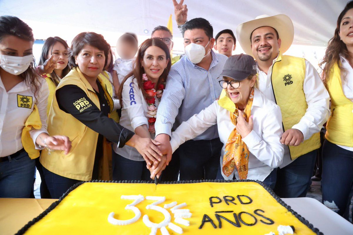 caroviggiano's tweet photo. El sol de un #HidALGOMUCHOMEJOR muy pronto brillará en #MineralDelChico y en todos los municipios del estado. ¡Felicidades al @PRD y a toda su militancia por 33 años de lucha democrática! En equipo vamos por el triunfo. 

#LlegóLaHora #CaroGobernadora https://t.co/Nokn2elvPn