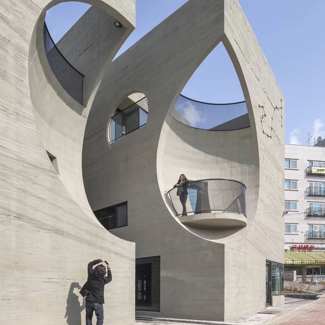architectsideas's tweet photo. love that curves???

What are your thoughts about this beautiful architecture...

for more architecture ideas: https://t.co/UL0SbLdRNp

#architecture  #Architect #architecturelovers #architecturephotography #architects #Korea #TGIF https://t.co/vTd5JZKaUn