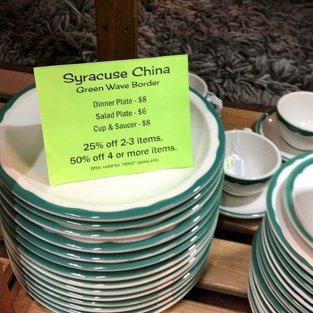 HistoryHoarder's tweet photo. Time for an “I need the shelf space” sale. Come and get some nearly indestructible dishes. https://t.co/8nHWWB4FU0 https://t.co/RklpPSRQhZ