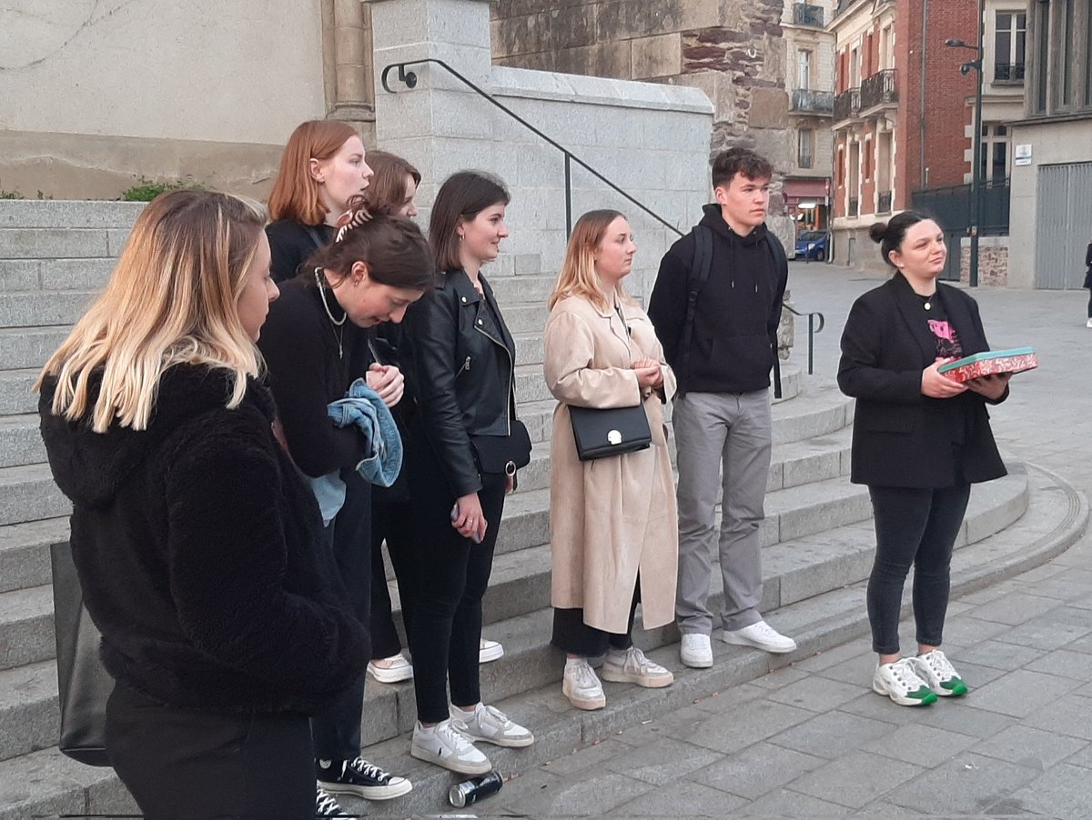 E4THEcs's tweet photo. BTS TOUR1 - Jour J pour la visite guidée imaginée par un groupe d'étudiants de 1ère année - une visite entre chiens et loups.
En partenariat avec #ClairObs
#formation #btstourisme #culture #lyceejarennes #Rennes #Bretagne https://t.co/XAXtKnCfrt