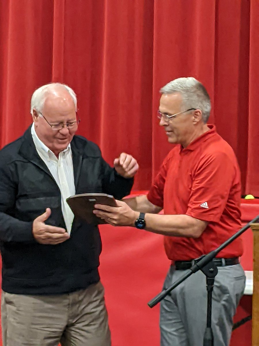 IngridRicke's tweet photo. Hall of Fame award winner for USD332! Phil Theis #bestever #funteacher https://t.co/Xo5Dl1x1FR