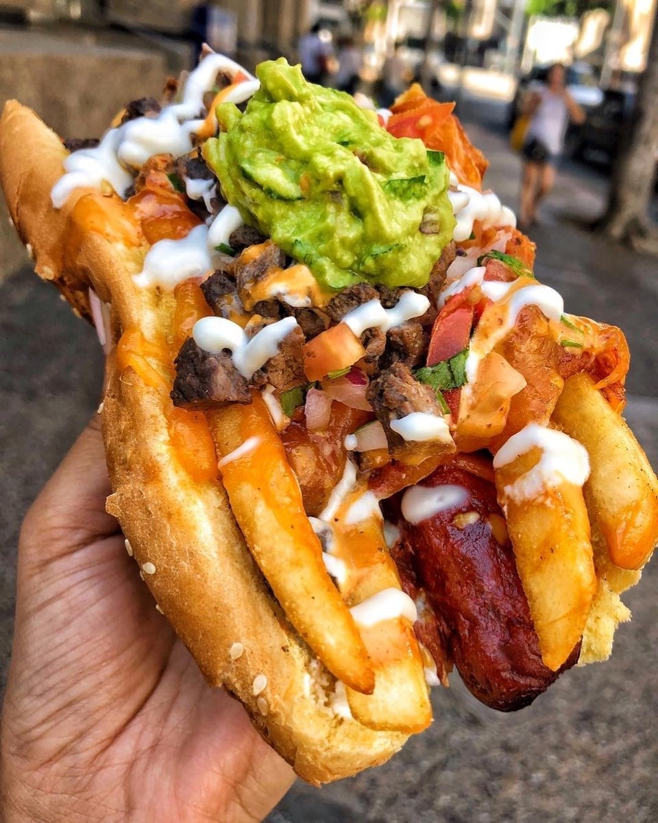 What are your plans for Cinco de Mayo? If you're in the <a href="/DiscoverLA/">Discover Los Angeles</a> area, head downtown for Fiesta Broadway. You'll find incredible food from vendors like <a href="/CilantroLimeLA/">CilantroLimeDTLA</a> and live music from artists like William Garza. See you there!

📷: cilantrolimedtla william.gar