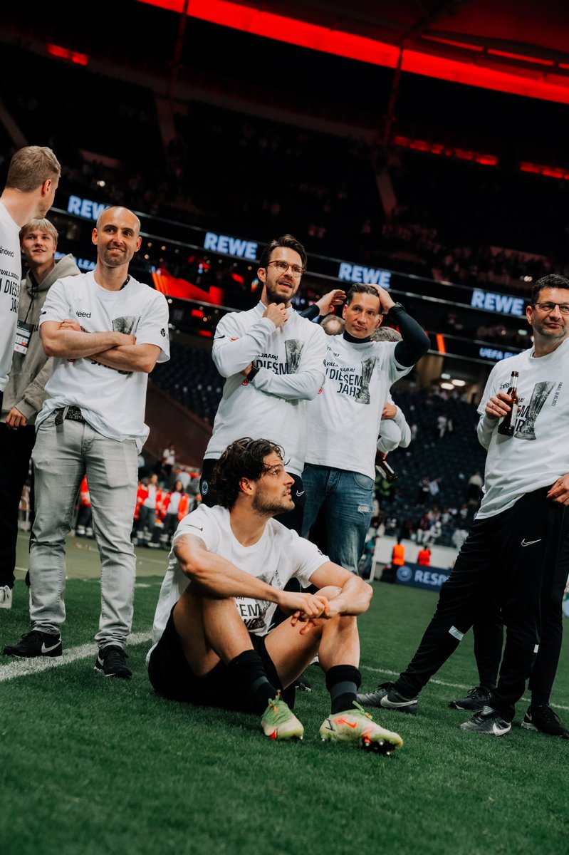 gpaciencia9's tweet photo. Just find some words for Whats happened today. Thats not finish! What a fans, what a city, what a club! ❤️ thanks for all your support! Hope i can show in words one day what @Eintracht is about. Can’t explain this feeling.Thanks! Grateful for being part of it. https://t.co/bzWg0Pzys4