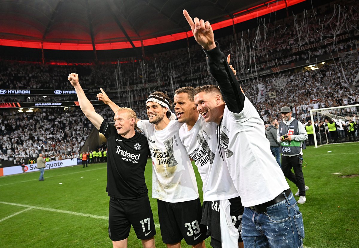 gpaciencia9's tweet photo. Just find some words for Whats happened today. Thats not finish! What a fans, what a city, what a club! ❤️ thanks for all your support! Hope i can show in words one day what @Eintracht is about. Can’t explain this feeling.Thanks! Grateful for being part of it. https://t.co/bzWg0Pzys4