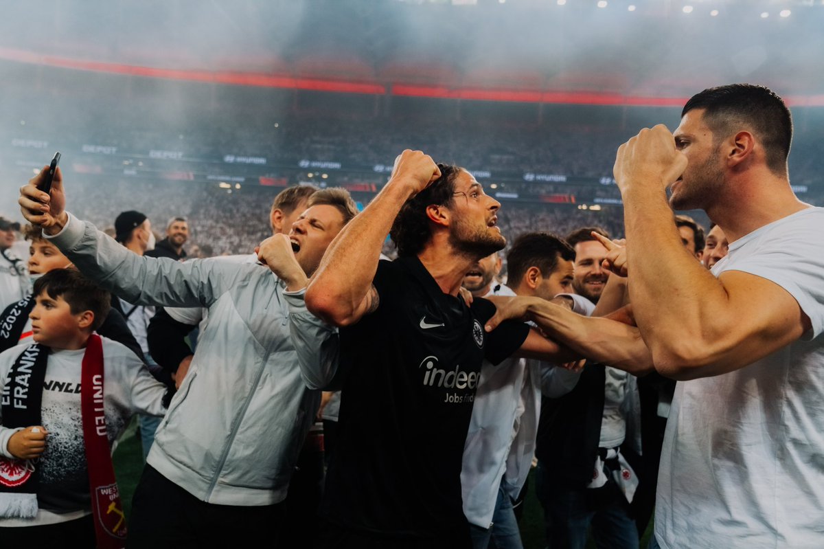 gpaciencia9's tweet photo. Just find some words for Whats happened today. Thats not finish! What a fans, what a city, what a club! ❤️ thanks for all your support! Hope i can show in words one day what @Eintracht is about. Can’t explain this feeling.Thanks! Grateful for being part of it. https://t.co/bzWg0Pzys4