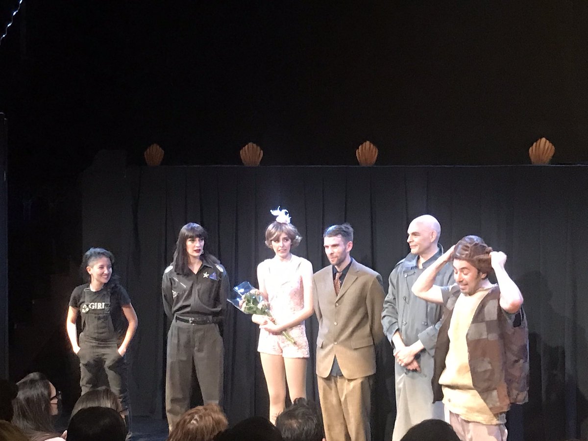 SamanthaCrisol's tweet photo. 😍🎭🎟Hoy tocó ver con @Teatromania_MX @alasbutacas 🖤🎭💛🙌🏻#DetectivesyLadrones🕵🏼‍♂️💎🤏👩🏻🚬🦅👩🏻‍🦲🧨🥃🕷🗡🎹🎼🎵🎶aquí en mi 🥰teatro fav! @teatro_milan @ForoLucerna 💙🏢🎭 @detectives_y 👏🏻👏🏻👏🏻Una farsa muy cómica que recrea la esencia de las producciones televisivas de los años https://t.co/99wquQi8GG