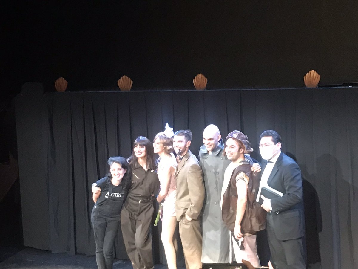 SamanthaCrisol's tweet photo. 😍🎭🎟Hoy tocó ver con @Teatromania_MX @alasbutacas 🖤🎭💛🙌🏻#DetectivesyLadrones🕵🏼‍♂️💎🤏👩🏻🚬🦅👩🏻‍🦲🧨🥃🕷🗡🎹🎼🎵🎶aquí en mi 🥰teatro fav! @teatro_milan @ForoLucerna 💙🏢🎭 @detectives_y 👏🏻👏🏻👏🏻Una farsa muy cómica que recrea la esencia de las producciones televisivas de los años https://t.co/99wquQi8GG