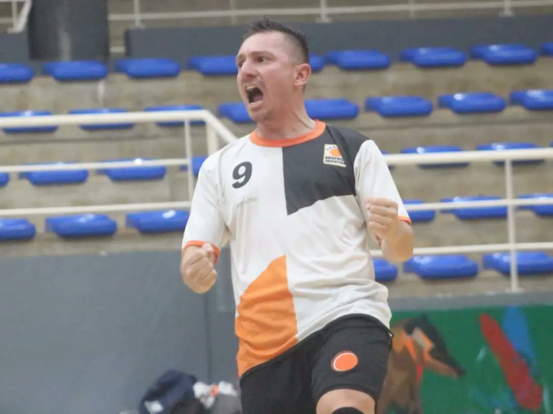 SalonAutentico's tweet photo. #ArgentinoSeleccionesBNorte | 💥¡CUARTOS DE PELÍCULA! Se disputaron este jueves los Cuartos de Final en #Posadas del Argentino B Norte, y ya tenemos a las cuatro selecciones que buscarán este año acceder a la final y clasificar al Argentino A 2023

#𝙎𝙖𝙡𝙤𝙣𝘼𝙪𝙩𝙚𝙣𝙩𝙞𝙘𝙤 https://t.co/6NJ43PbG7n