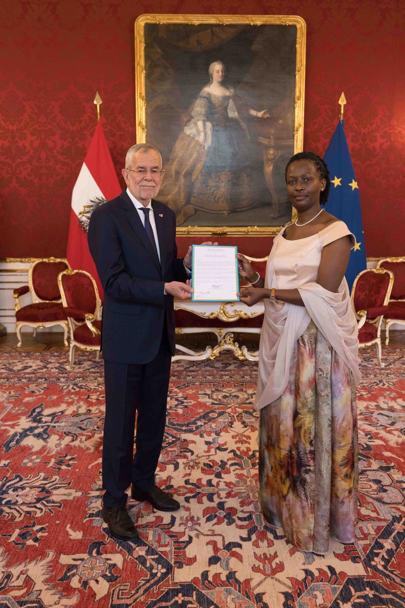 RwandaInGeneva's tweet photo. On Thursday, May 5, 2022, Ambassador Marie Chantal RWAKAZINA presented her credentials to H.E. Alexander Van del Bellen, Federal President of Austria. The ceremony took place in #Vienna, #Austria. @MCRwakazina, @RwandaMFA https://t.co/ayIIfNSMdM