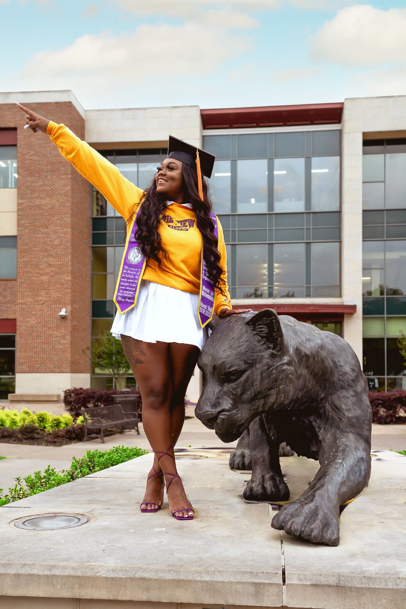 caaylaawaylaa's tweet photo. There is only 2% of black women who graduate in engineering. With that being said…

May 14, 2022 👩🏾‍🎓🍾

B.S in Chemical Engineering 
Minor in Mathematics 

✅Full Time Job Secured
✅Alpha Kappa Mu 
✅3 Leadership Positions
✅8x Deans Honor Roll
✅Mentor Program for Youth https://t.co/9V4NAO0nMI