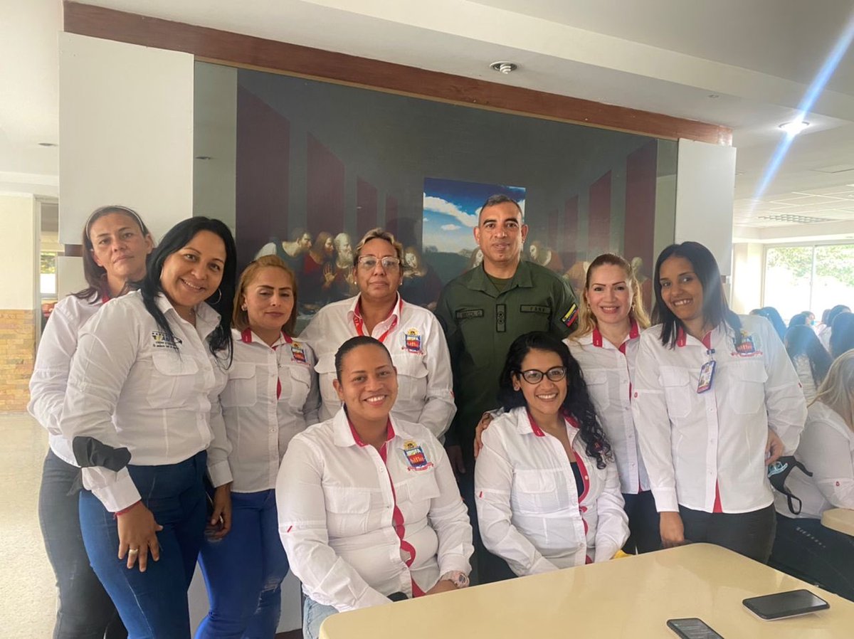 IPSFAespatria's tweet photo. 📍| Retribuyendo el amor y compromiso de las madres que trabajan en nuestro Instituto de Previsión Social de la Fuerza Armada Nacional Bolivariana, el GD Arocha Rivas realizó ameno almuerzo donde con música y regalos alegró la tarde de estas grandiosas mujeres. https://t.co/8cvSpxD4Bk