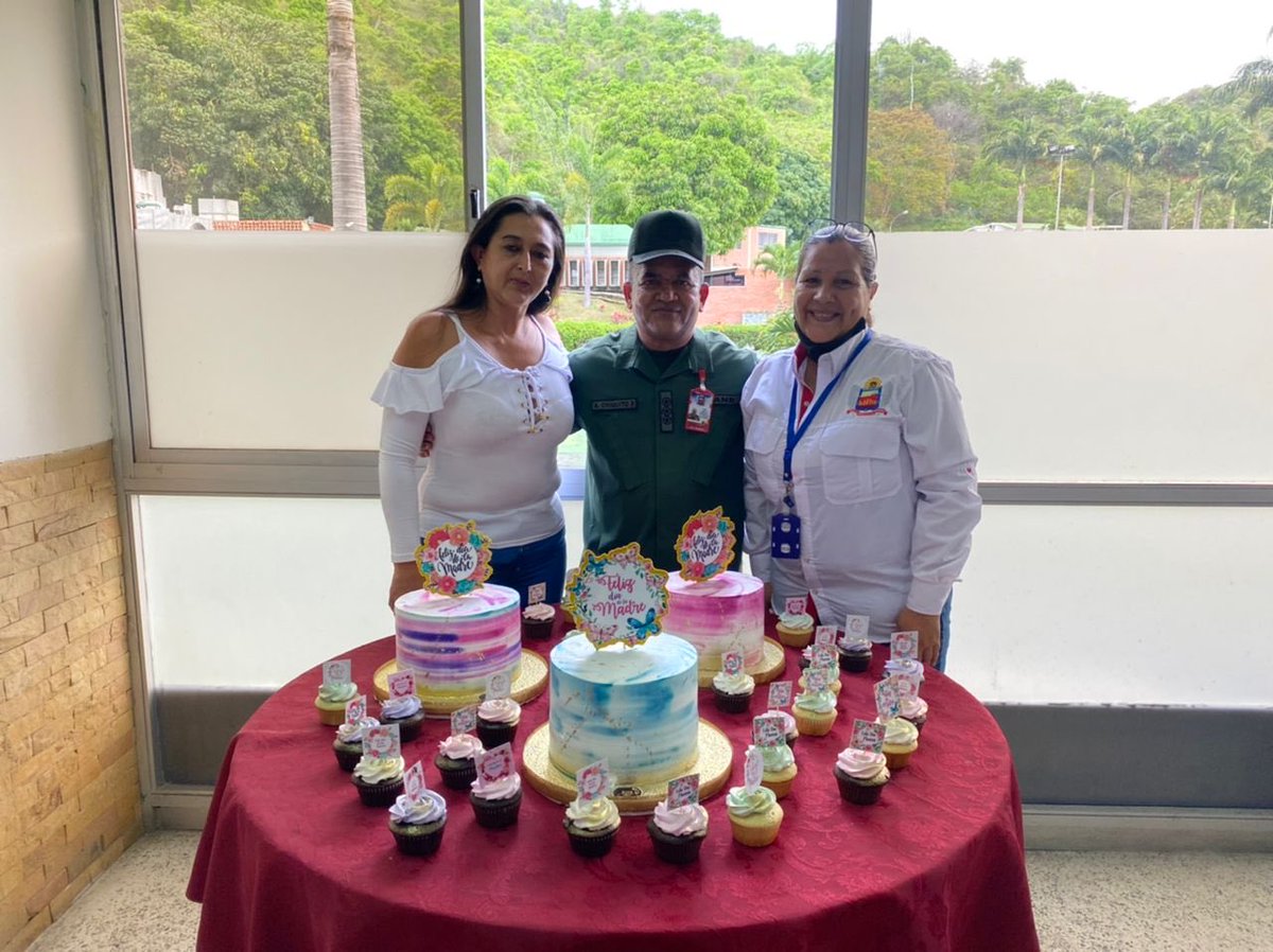 IPSFAespatria's tweet photo. 📍| Retribuyendo el amor y compromiso de las madres que trabajan en nuestro Instituto de Previsión Social de la Fuerza Armada Nacional Bolivariana, el GD Arocha Rivas realizó ameno almuerzo donde con música y regalos alegró la tarde de estas grandiosas mujeres. https://t.co/8cvSpxD4Bk