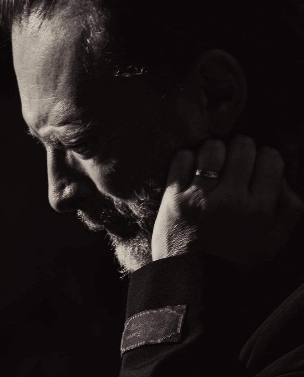 crzkttnsmlx's tweet photo. Lock your dreams away
You're waking up ...

#ThomYorke https://t.co/rmS2AyqvKg