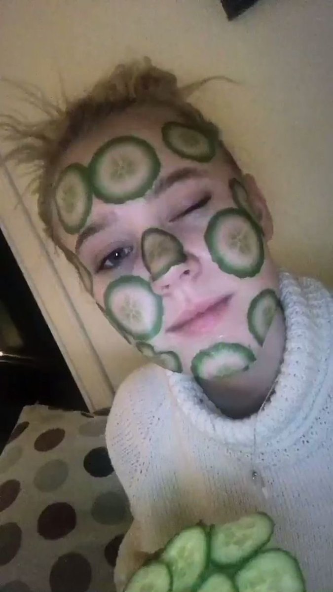ISLAAR0SE's tweet photo. @ isslala posted to Instagram!

if you don’t put more food on your face than you put into your mouth, you’re doing it wrong 😮‍💨🦶 https://t.co/8JouvtEjJi