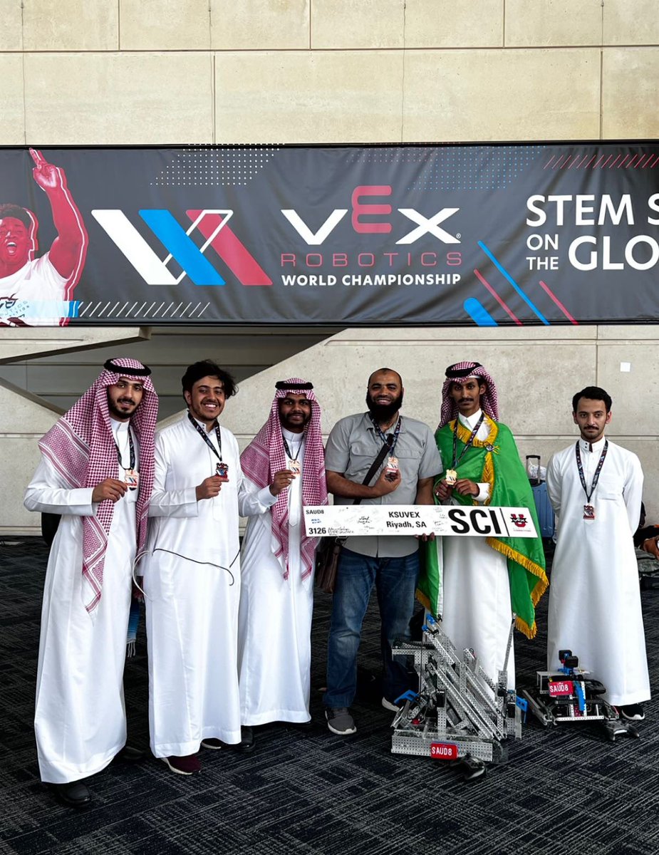 حقق الفريق المشارك من جامعة الملك سعود المركز الثامن عالمياً في بطولة VEX للروبوتات والمقامة في مدينة دالاس .. الف الف مبروك لممثلي الوطن هذا الإنجاز وعقبال المركز الأول في المسابقات المقبلة