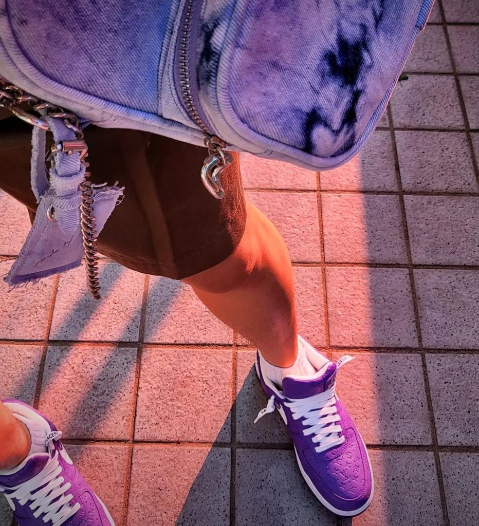 AniuskaMozo's tweet photo. 🌞🤭💜#hobi #BTS 📸 https://t.co/RhH1kP9scs