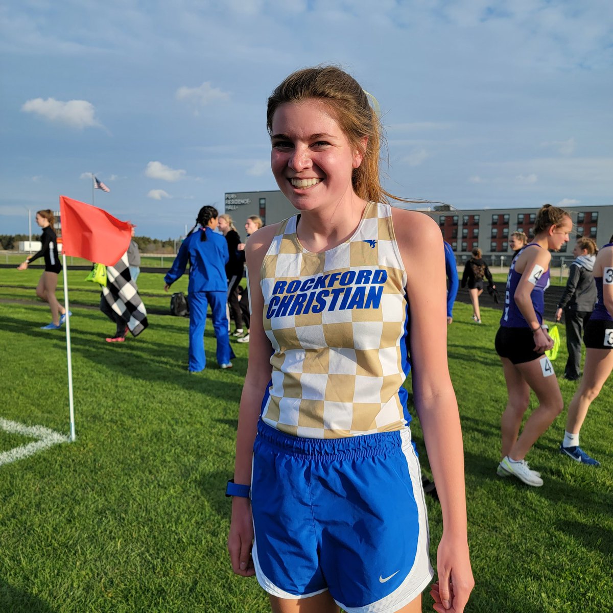 RCSTFgirls's tweet image. Hulsebus wins her heat of the 800! Waiting on official FAT time #RCYouKnow #RightNow