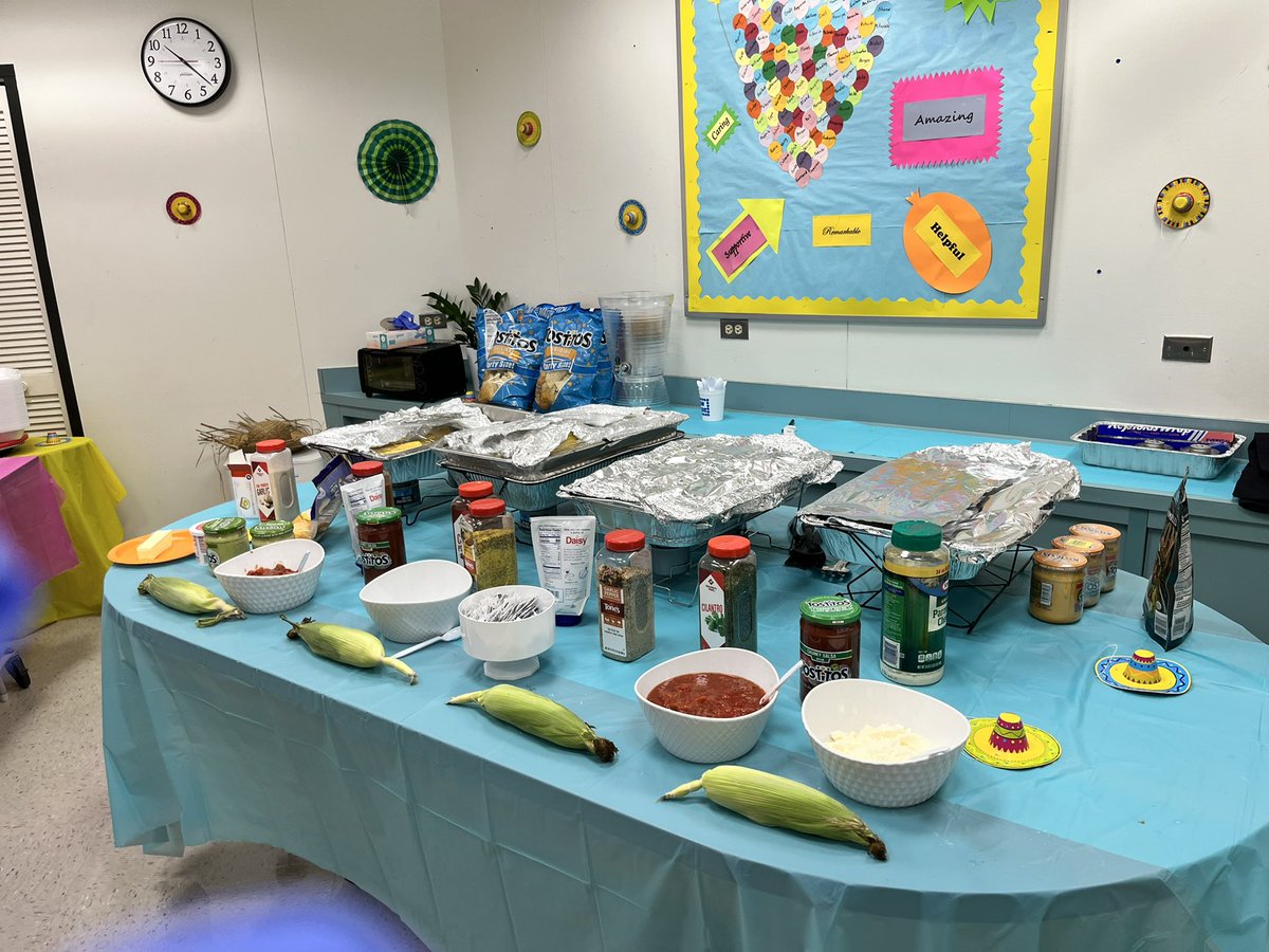 SeminoleTrails's tweet photo. ‘Nacho’ Average Staff @SeminoleTrails! We celebrated our amazing staff &amp; Cinco de Mayo by serving up some nachos &amp; street tacos with all the fixings 😋 @JenLoTeacher @STES_Bush #TeacherAppreciationWeek https://t.co/FDt5Slagie