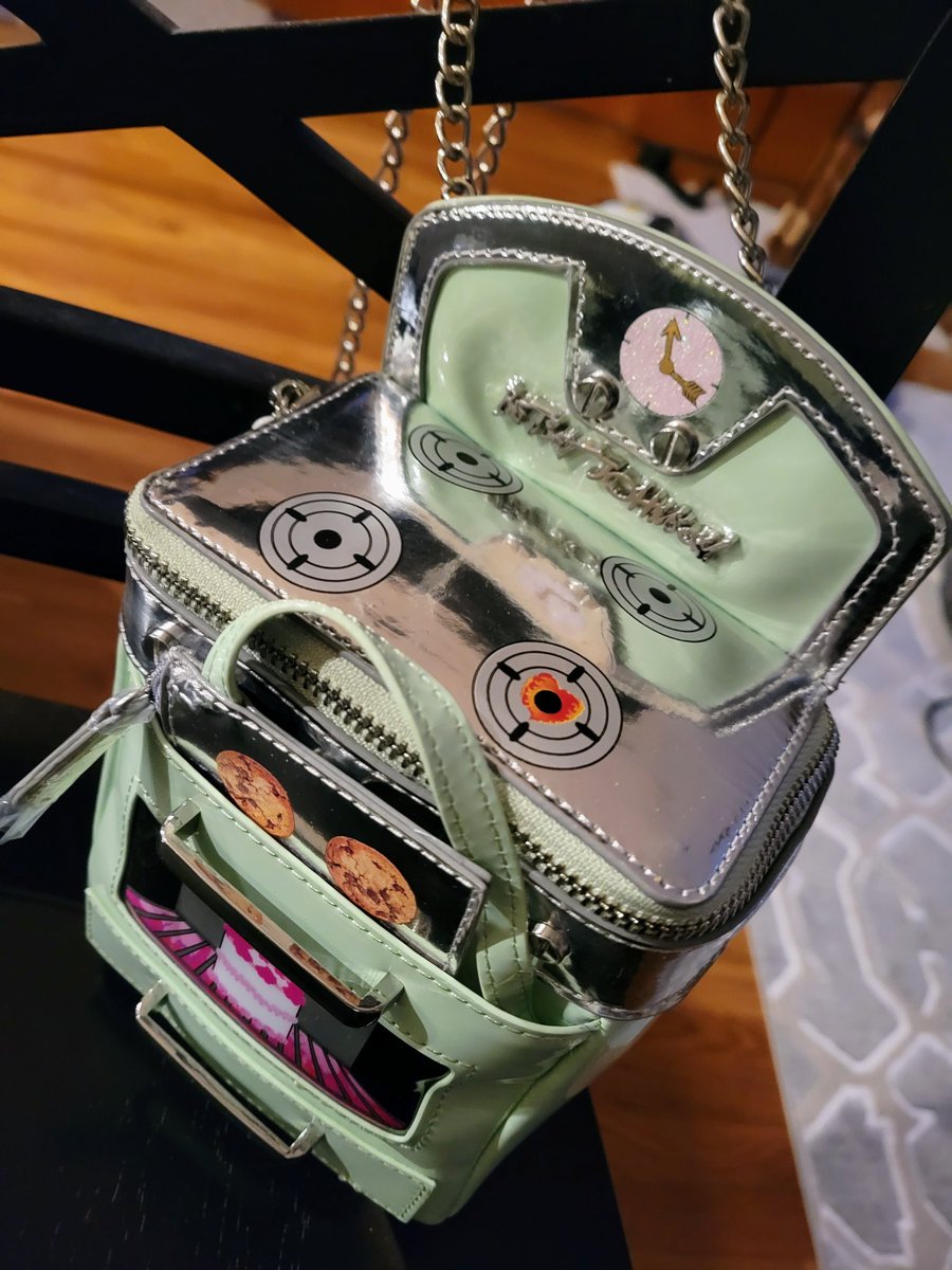 jessauf's tweet photo. My new purse...
#BAKE #queenofthekitchen 🍰🎂🧁🍪🍩🍫🫖🥞🥚🍓🍒 https://t.co/oR0ZYCjIBx