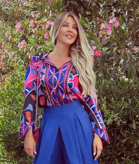 PepeKalil's tweet photo. @LBCILebanon #fi_male 
#كارلا_حداد
On ne peut pas tout vivre, alors le important est de vivre l’essentiel 😊😉..que tout que tu fais ma chère @CarlaHad 💘 soit fait avec amour 🫶 et plaisir 🌺🌹 https://t.co/eLh6jMevHc