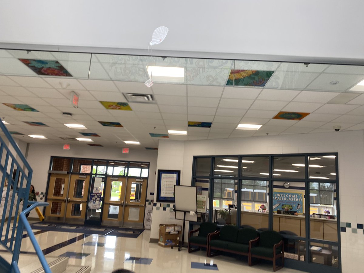 midgleyDIS's tweet photo. 2nd graders had a blast learning about gravity and creating their own parachutes to help their jumpers make a safe landing! @MissWarnerDIS @Discovery_elem https://t.co/lf8x1Lb49r